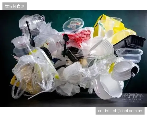 运动品牌在标榜使用环保材料的同时，其过度包装产生的废弃物，却因后端回收系统缺位而流于形式